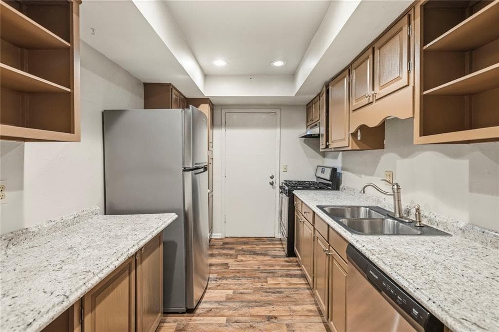 3 bedroom, 2 bathroom, 1,423 sq ft condominium for sale at 6851 Roswell Road D-15, Sandy Springs, GA 30328 — photo 9