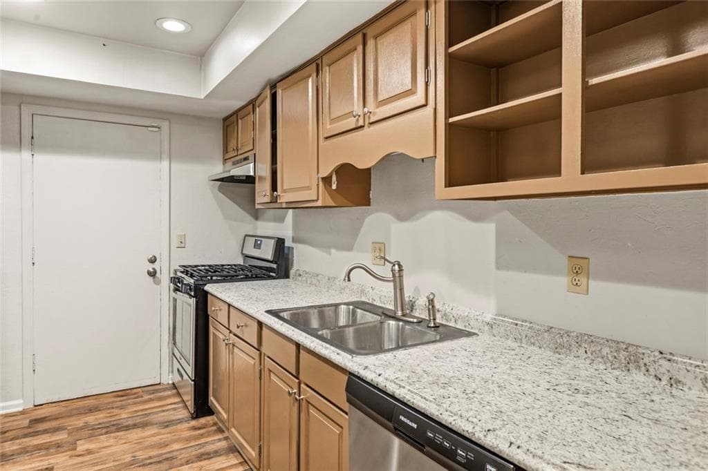 3 bedroom, 2 bathroom, 1,423 sq ft condominium for sale at 6851 Roswell Road D-15, Sandy Springs, GA 30328 — photo 10