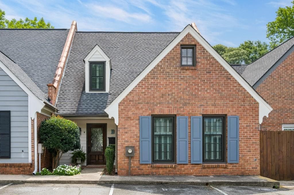 3 bedroom, 3 bathroom, 1,604 sq ft condominium sold at 218 Forkner Drive B, Decatur, GA 30030
