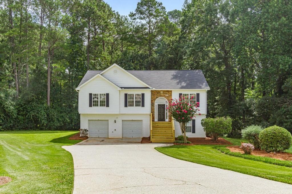3 bedroom, 3 bathroom, 1,824 sq ft single family residence for sale at 4025 Hemingway Drive, Monroe, GA 30656