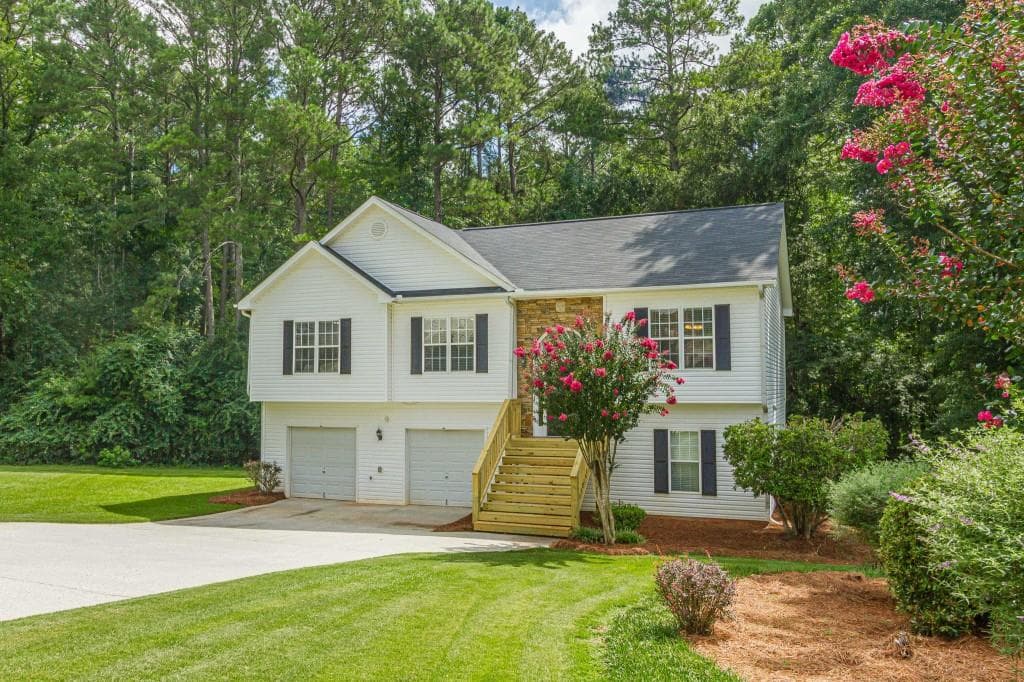 3 bedroom, 3 bathroom, 1,824 sq ft single family residence for sale at 4025 Hemingway Drive, Monroe, GA 30656 — photo 2