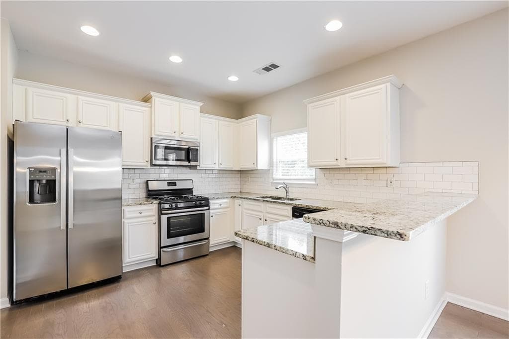4 bedroom, 3 bathroom, 2,432 sq ft single family residence for rent at 320 Fern Court, Hoschton, GA 30548 for $2,175 a month — photo 4