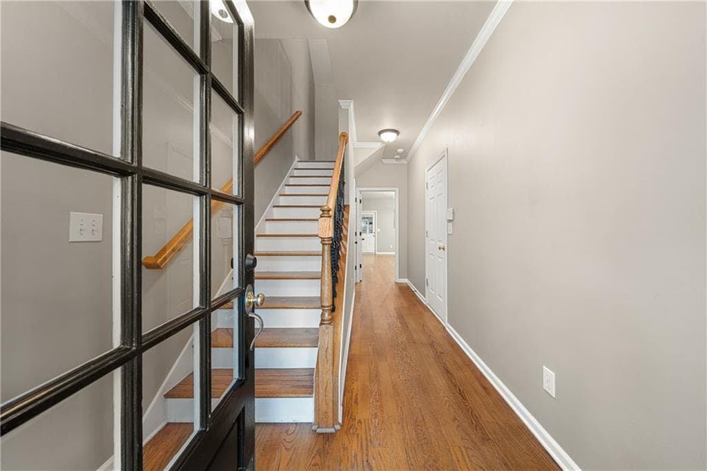 3 bedroom, 4 bathroom, 2,050 sq ft townhouse for sale at 2402 Waters Edge Trail, Roswell, GA 30075 — photo 2