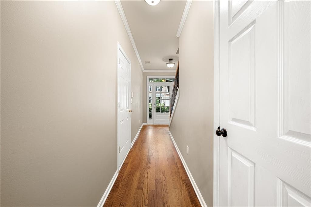 3 bedroom, 4 bathroom, 2,050 sq ft townhouse for sale at 2402 Waters Edge Trail, Roswell, GA 30075 — photo 3