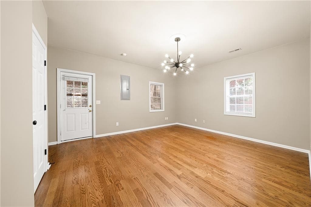 3 bedroom, 4 bathroom, 2,050 sq ft townhouse for sale at 2402 Waters Edge Trail, Roswell, GA 30075 — photo 6