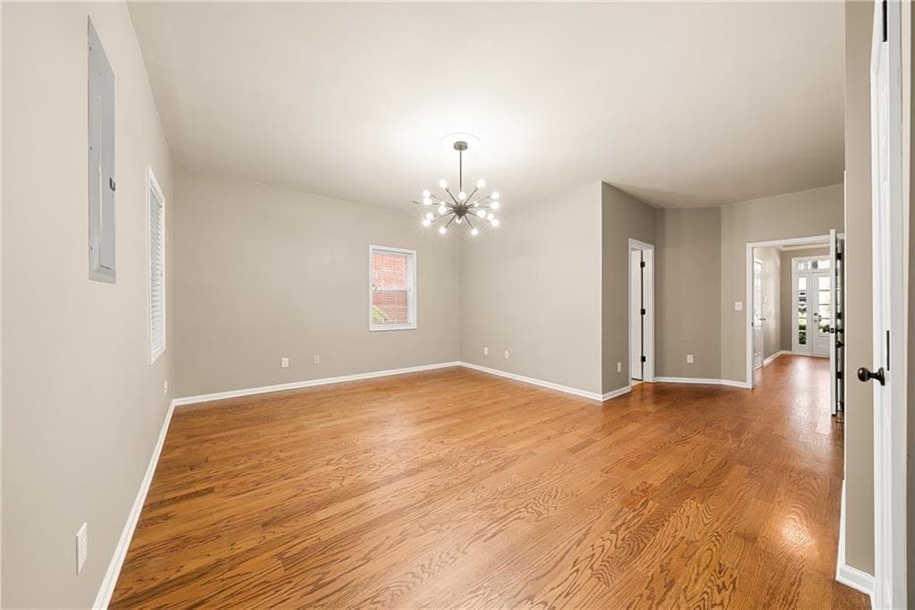 3 bedroom, 4 bathroom, 2,050 sq ft townhouse for sale at 2402 Waters Edge Trail, Roswell, GA 30075 — photo 5