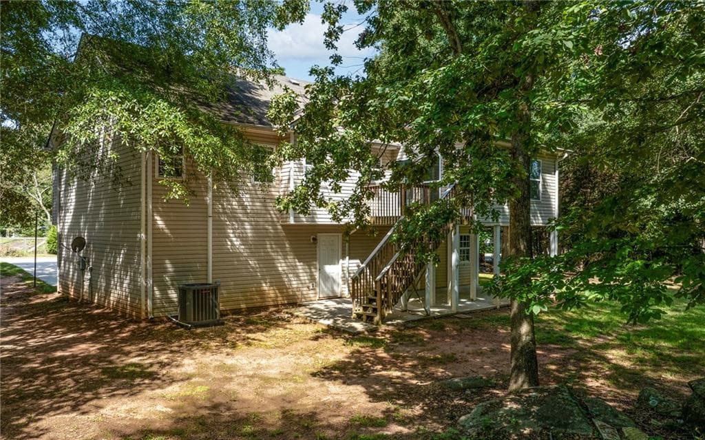 5 bedroom, 3 bathroom, 1,848 sq ft single family residence for sale at 544 Academy Woods Drive, Jefferson, GA 30549 — photo 3