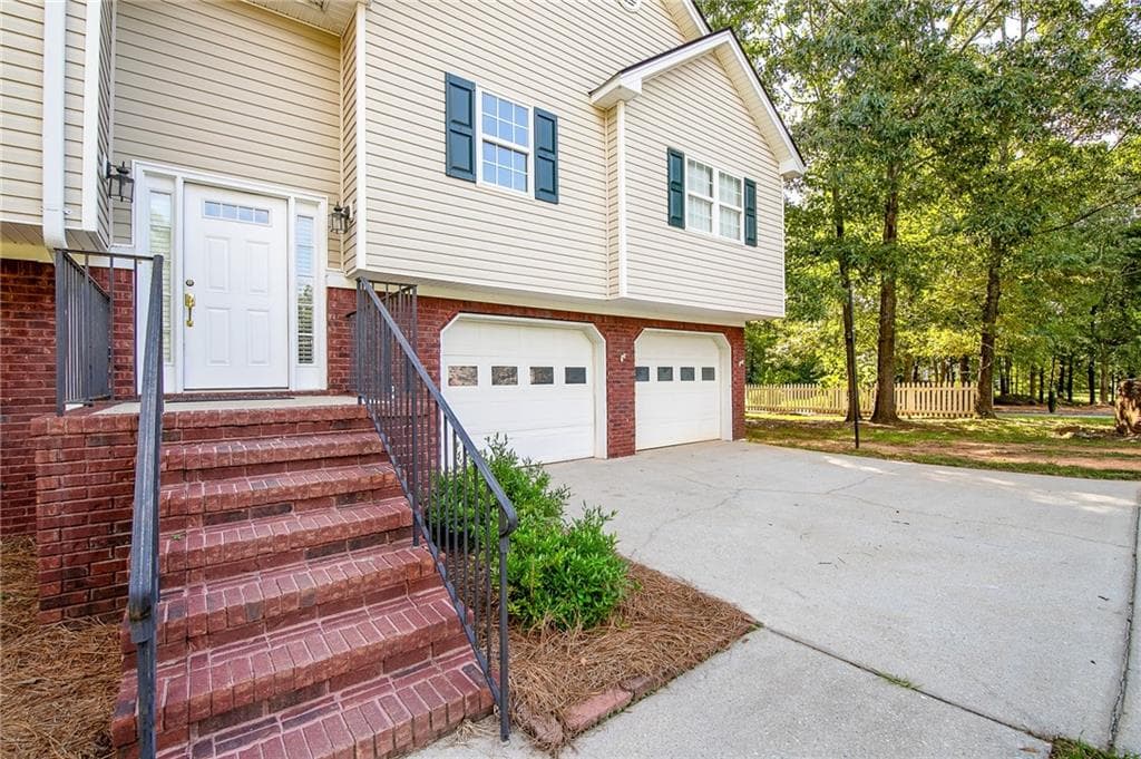 5 bedroom, 3 bathroom, 1,848 sq ft single family residence for sale at 544 Academy Woods Drive, Jefferson, GA 30549 — photo 6