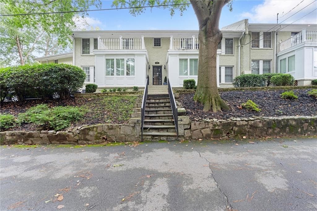 1 bedroom, 1 bathroom condominium for sale at 1879 Johnson Road 11, Atlanta, GA 30306 — photo 1 of 25