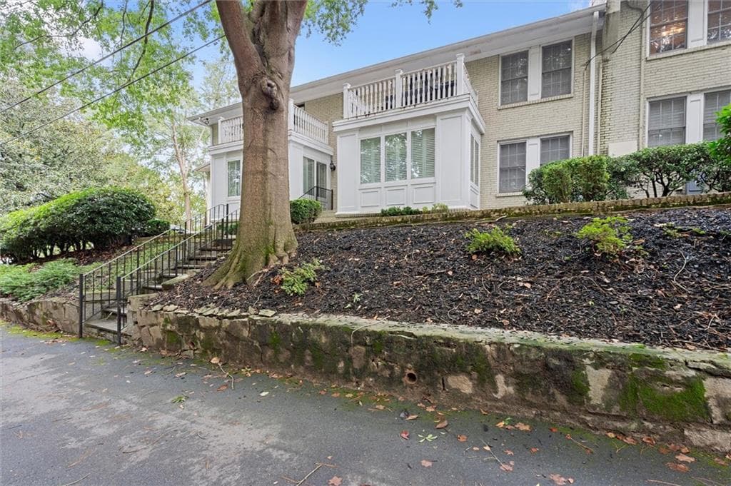1 bedroom, 1 bathroom condominium for sale at 1879 Johnson Road 11, Atlanta, GA 30306 — photo 2