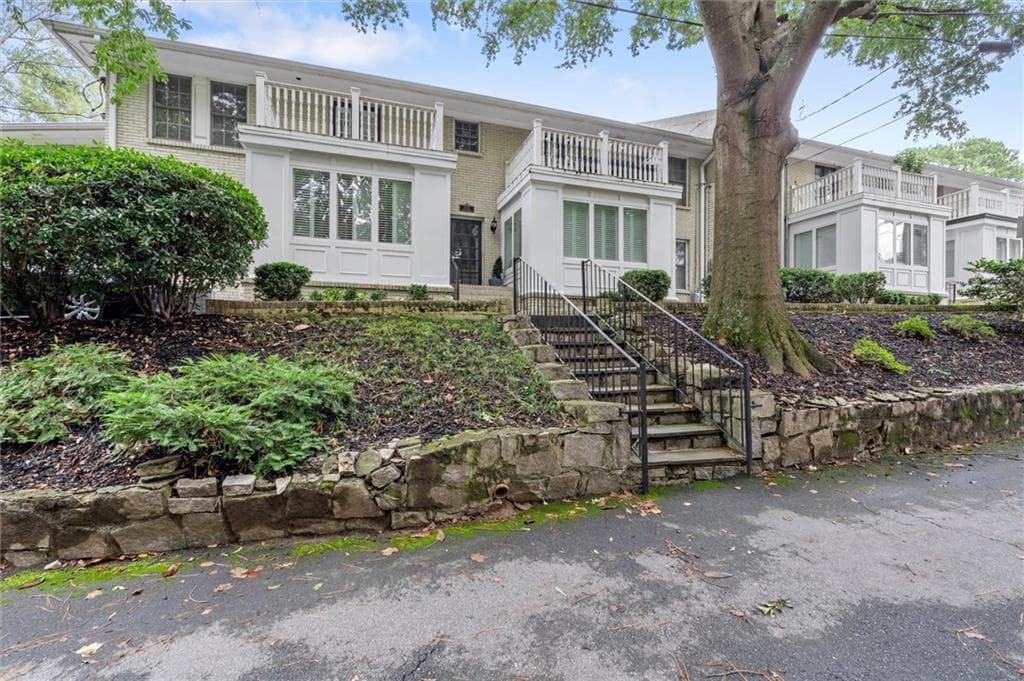 1 bedroom, 1 bathroom condominium for sale at 1879 Johnson Road 11, Atlanta, GA 30306 — photo 3