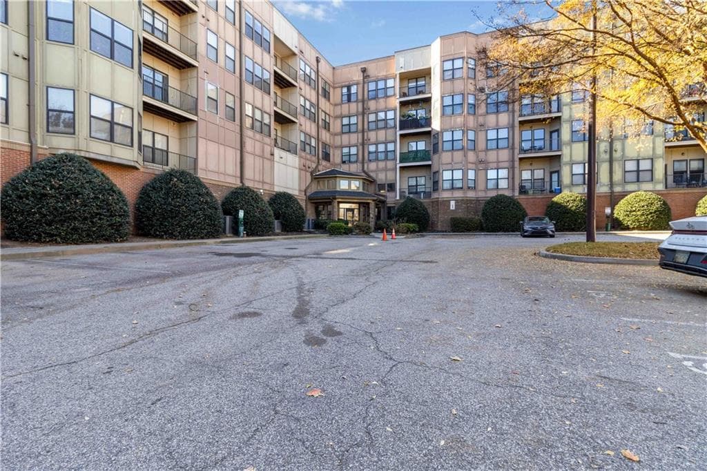 2 bedroom, 2 bathroom, 1,208 sq ft condominium sold at 898 Oak Street 1412, Atlanta, GA 30310