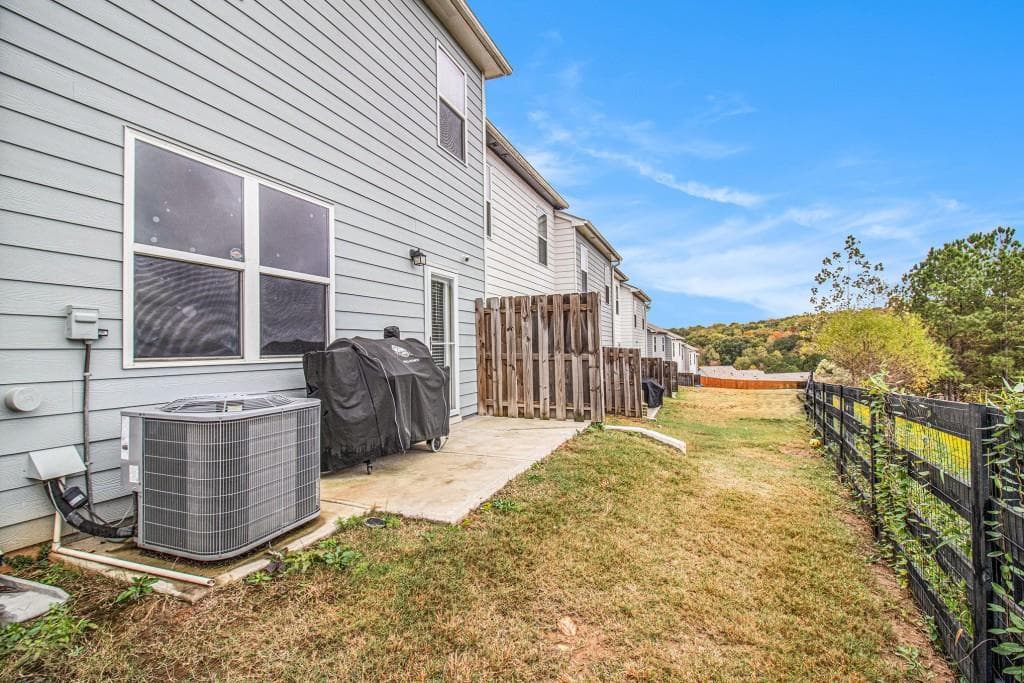 3 bedroom, 3 bathroom, 1,516 sq ft townhouse for sale at 5642 Union Pointe Drive, Union City, GA 30291 — photo 6