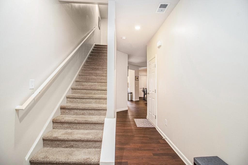3 bedroom, 3 bathroom, 1,516 sq ft townhouse for sale at 5642 Union Pointe Drive, Union City, GA 30291 — photo 8