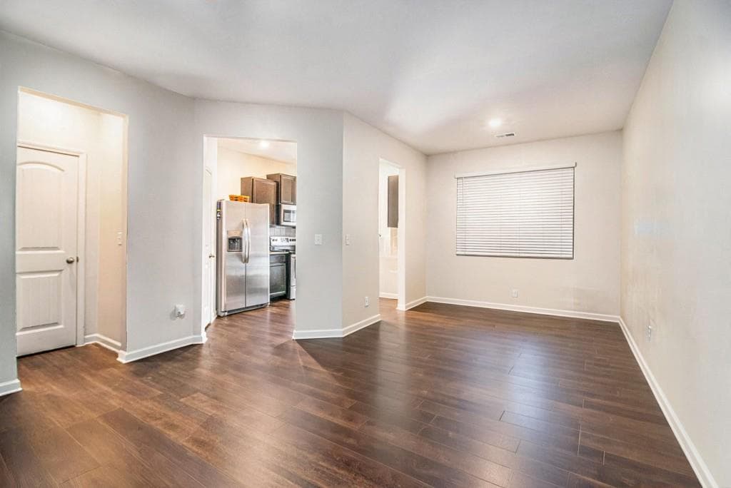 3 bedroom, 3 bathroom, 1,516 sq ft townhouse for sale at 5642 Union Pointe Drive, Union City, GA 30291 — photo 9