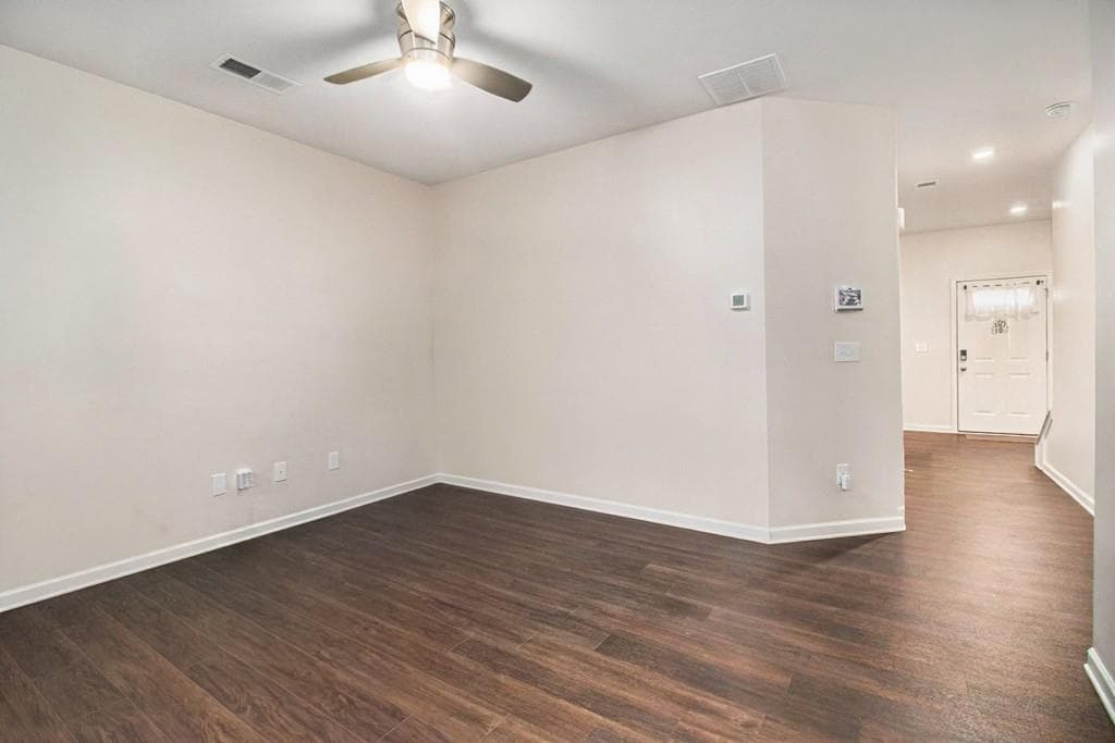 3 bedroom, 3 bathroom, 1,516 sq ft townhouse for sale at 5642 Union Pointe Drive, Union City, GA 30291 — photo 10