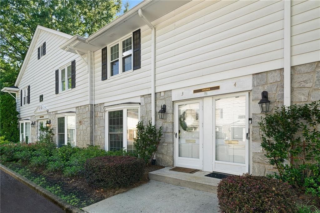 2 bedroom, 2 bathroom, 1,108 sq ft townhouse sold at 136 Peachtree Memorial Drive VA3, Atlanta, GA 30309