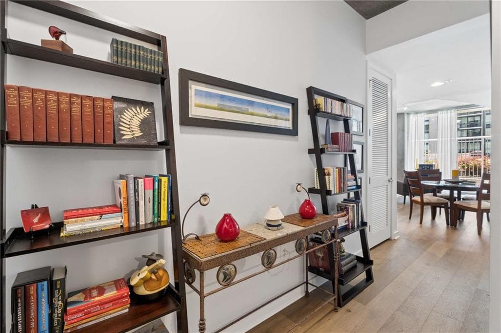 2 bedroom, 2 bathroom, 1,055 sq ft condominium for sale at 855 Peachtree Street 1109, Atlanta, GA 30308 — photo 3