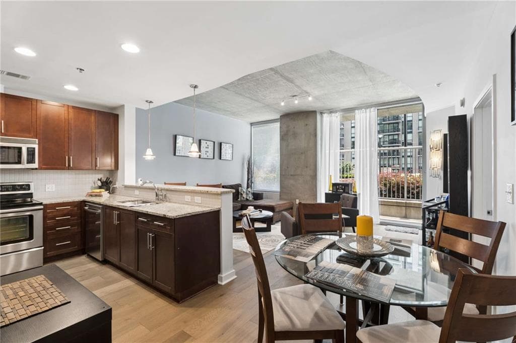 2 bedroom, 2 bathroom, 1,055 sq ft condominium for sale at 855 Peachtree Street 1109, Atlanta, GA 30308 — photo 6