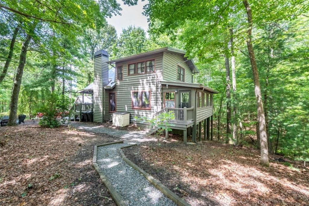4 bedroom, 2 bathroom, 1,952 sq ft single family residence for sale at 30 Maxwell Lane, Blue Ridge, GA 30513 — photo 3