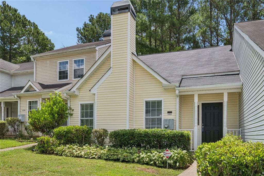 3 bedroom, 2 bathroom, 1,386 sq ft townhouse sold at 5933 Trent Walk Drive, Lithonia, GA 30038