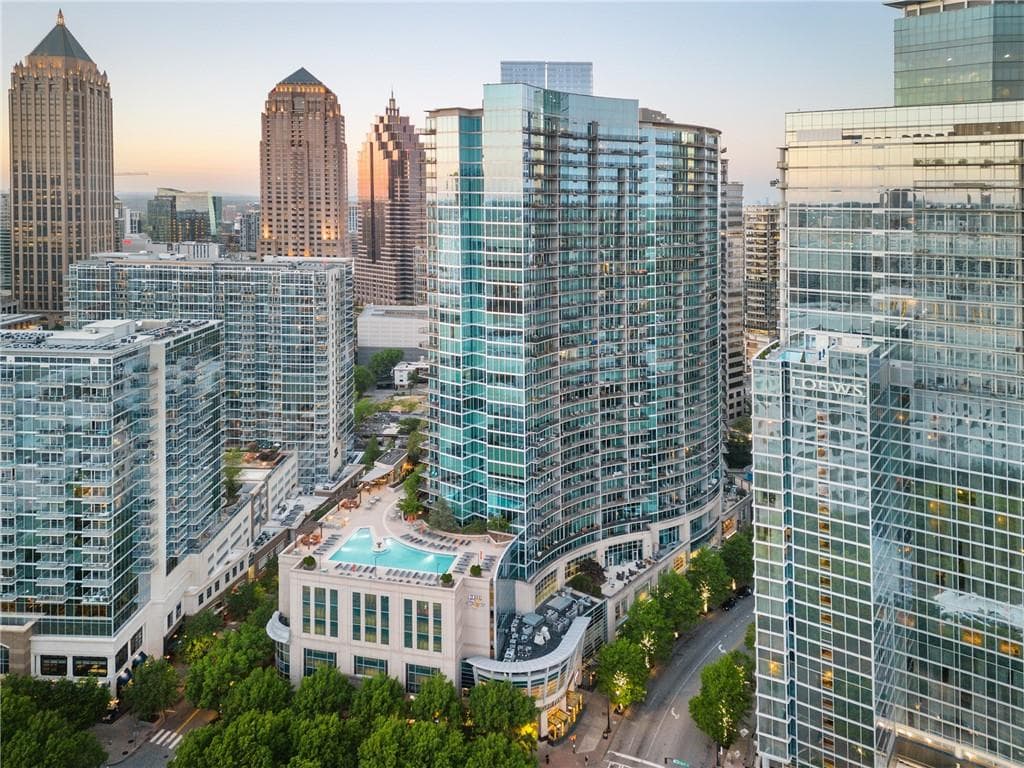 1 bedroom, 1 bathroom, 818 sq ft condominium for rent at 1080 Peachtree Street 1306, Atlanta, GA 30309 for $2,600 a month — photo 1 of 51
