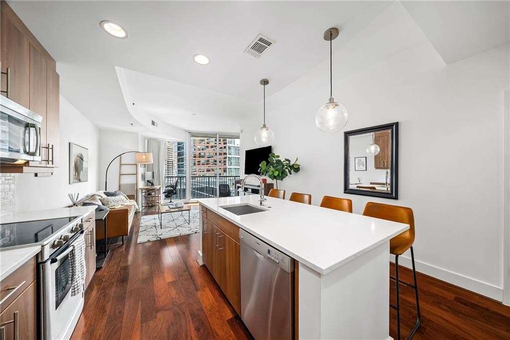 1 bedroom, 1 bathroom, 818 sq ft condominium for rent at 1080 Peachtree Street 1306, Atlanta, GA 30309 for $2,600 a month — photo 3