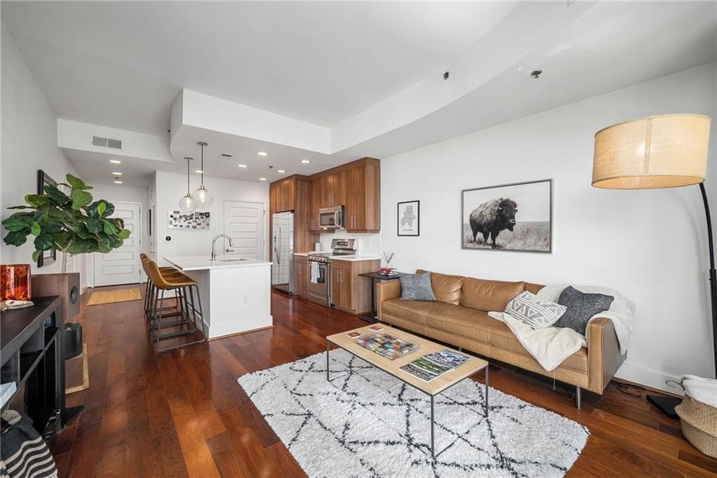 1 bedroom, 1 bathroom, 818 sq ft condominium for rent at 1080 Peachtree Street 1306, Atlanta, GA 30309 for $2,600 a month — photo 9