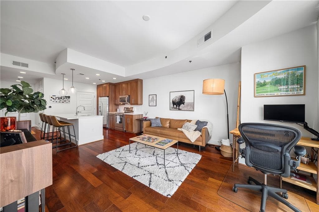 1 bedroom, 1 bathroom, 818 sq ft condominium for rent at 1080 Peachtree Street 1306, Atlanta, GA 30309 for $2,600 a month — photo 10