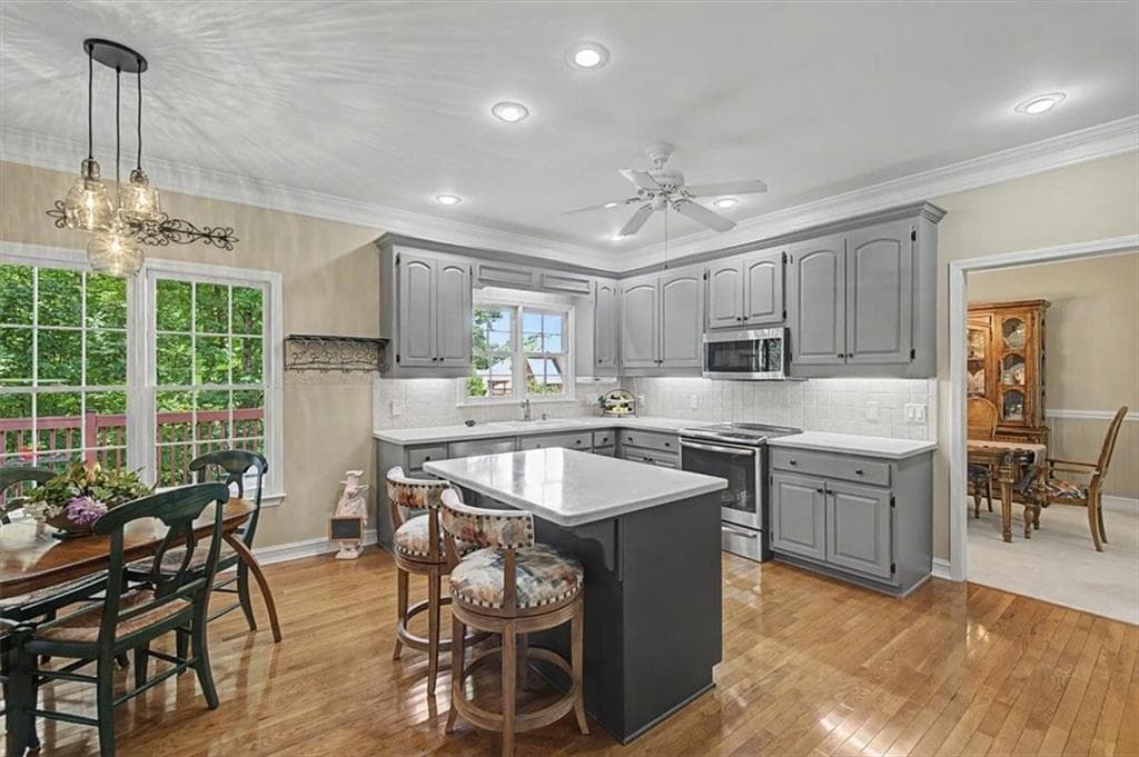 4 bedroom, 3 bathroom, 2,330 sq ft single family residence under contract at 1123 Arborhill Drive, Woodstock, GA 30189 — photo 8