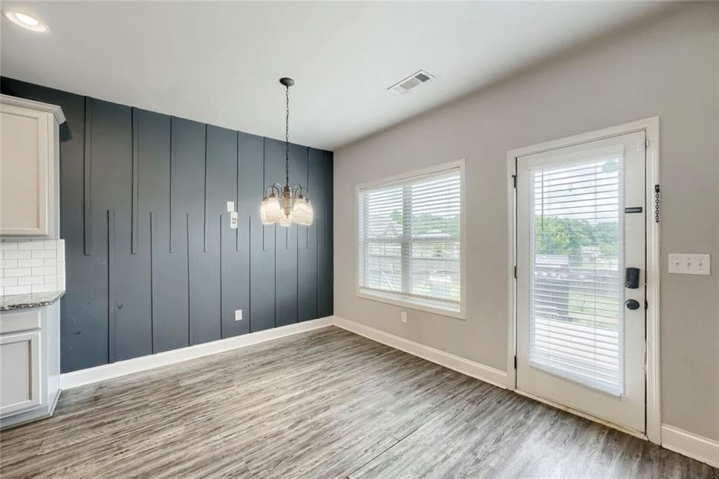 5 bedroom, 3 bathroom, 2,966 sq ft single family residence under contract at 300 Olympian Drive, Ellenwood, GA 30294 — photo 10