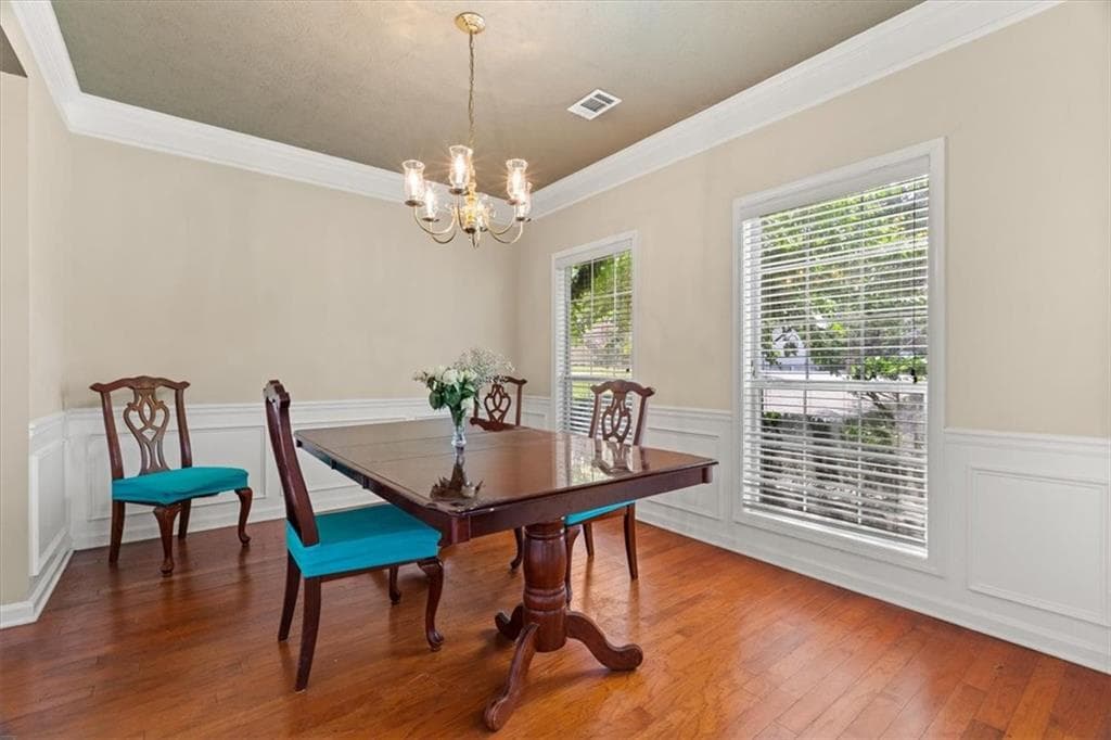 4 bedroom, 3 bathroom, 2,368 sq ft single family residence under contract at 5560 Taylor Road, Alpharetta, GA 30022 — photo 6