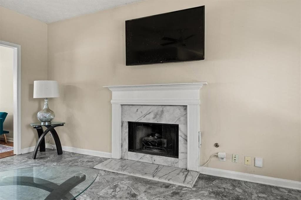 4 bedroom, 3 bathroom, 2,368 sq ft single family residence under contract at 5560 Taylor Road, Alpharetta, GA 30022 — photo 9
