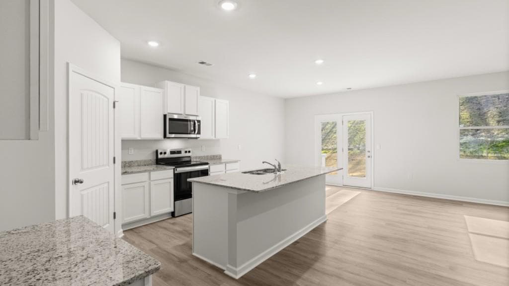 5 bedroom, 3 bathroom, 2,511 sq ft single family residence under contract at 2945 Holden Street, Gainesville, GA 30507 — photo 4