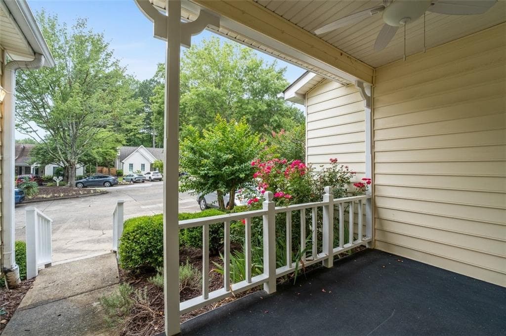 2 bedroom, 2 bathroom, 1,405 sq ft condominium for sale at 116 Victoria Way, Roswell, GA 30075 — photo 5