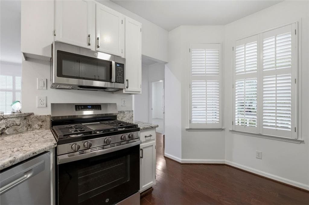 2 bedroom, 2 bathroom, 1,405 sq ft condominium for sale at 116 Victoria Way, Roswell, GA 30075 — photo 9