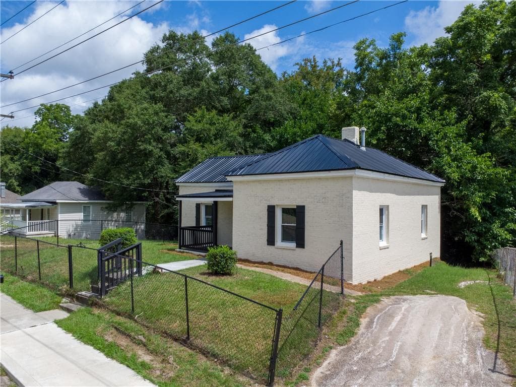 2 bedroom, 1 bathroom, 1,332 sq ft single family residence for sale at 409 Colquitt Street, LaGrange, GA 30241 — photo 4