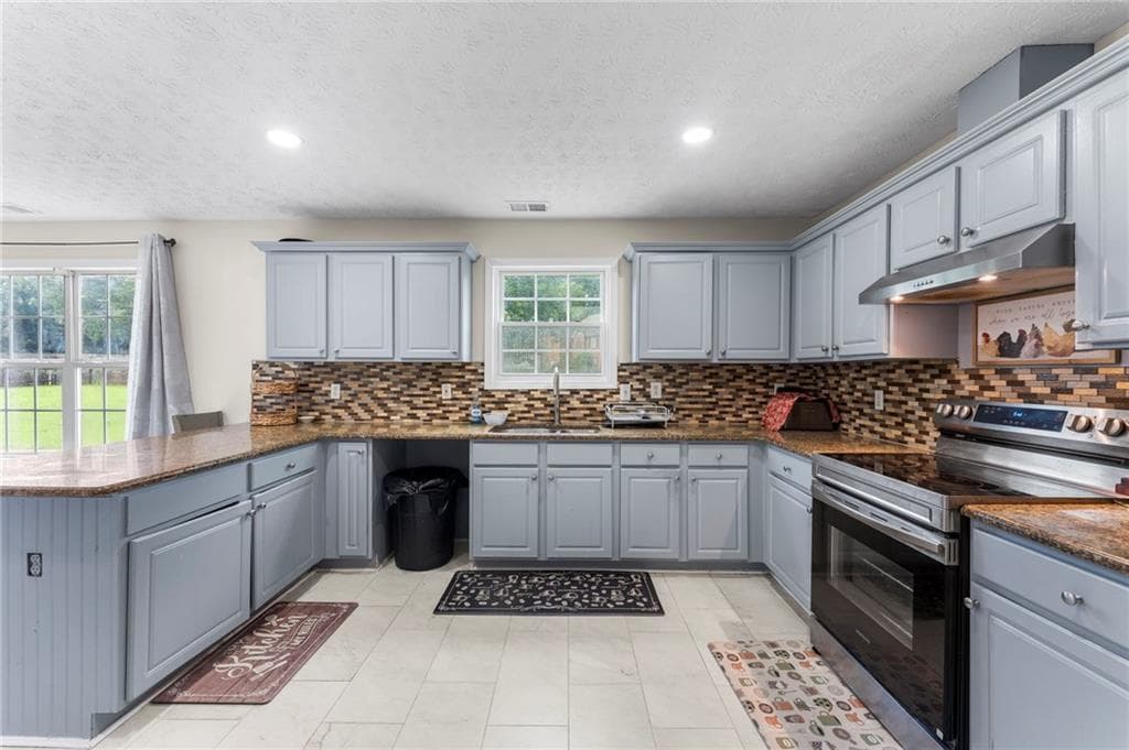 6 bedroom, 3 bathroom, 3,213 sq ft single family residence for sale at 1110 Farley Way, Mcdonough, GA 30252 — photo 9