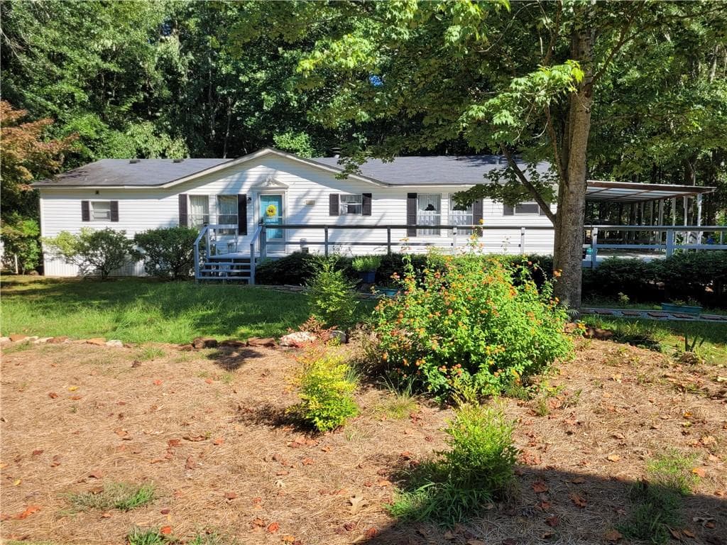 3 bedroom, 2 bathroom, 1,680 sq ft single family residence for sale at 847 Knottywood Drive, Lavonia, GA 30553 — photo 3
