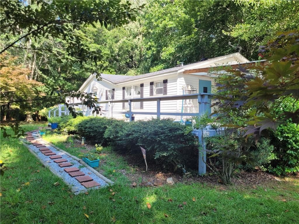 3 bedroom, 2 bathroom, 1,680 sq ft single family residence for sale at 847 Knottywood Drive, Lavonia, GA 30553 — photo 5