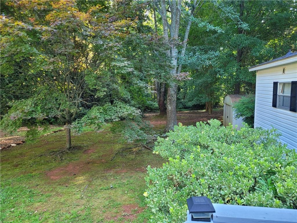3 bedroom, 2 bathroom, 1,680 sq ft single family residence for sale at 847 Knottywood Drive, Lavonia, GA 30553 — photo 9