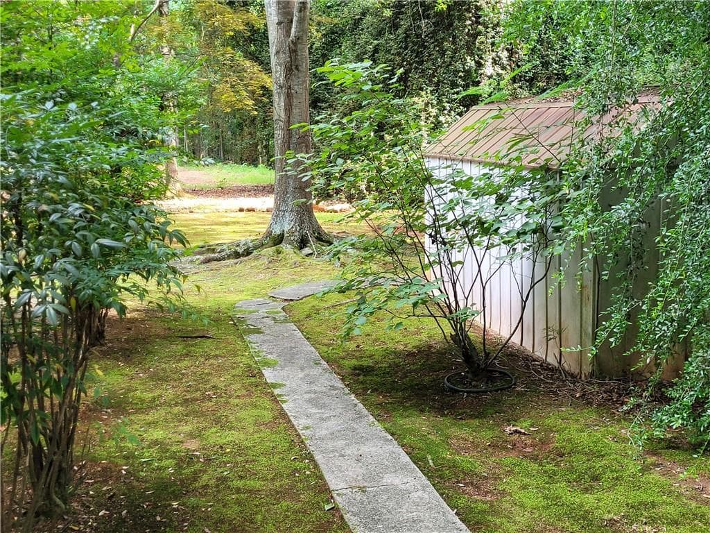 3 bedroom, 2 bathroom, 1,680 sq ft single family residence for sale at 847 Knottywood Drive, Lavonia, GA 30553 — photo 10