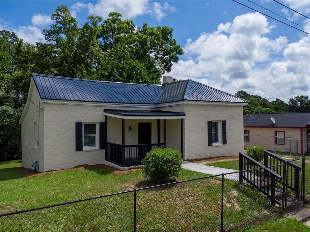2 bedroom, 1 bathroom, 1,332 sq ft single family residence for sale at 409 Colquitt Street, LaGrange, GA 30241 — photo 3