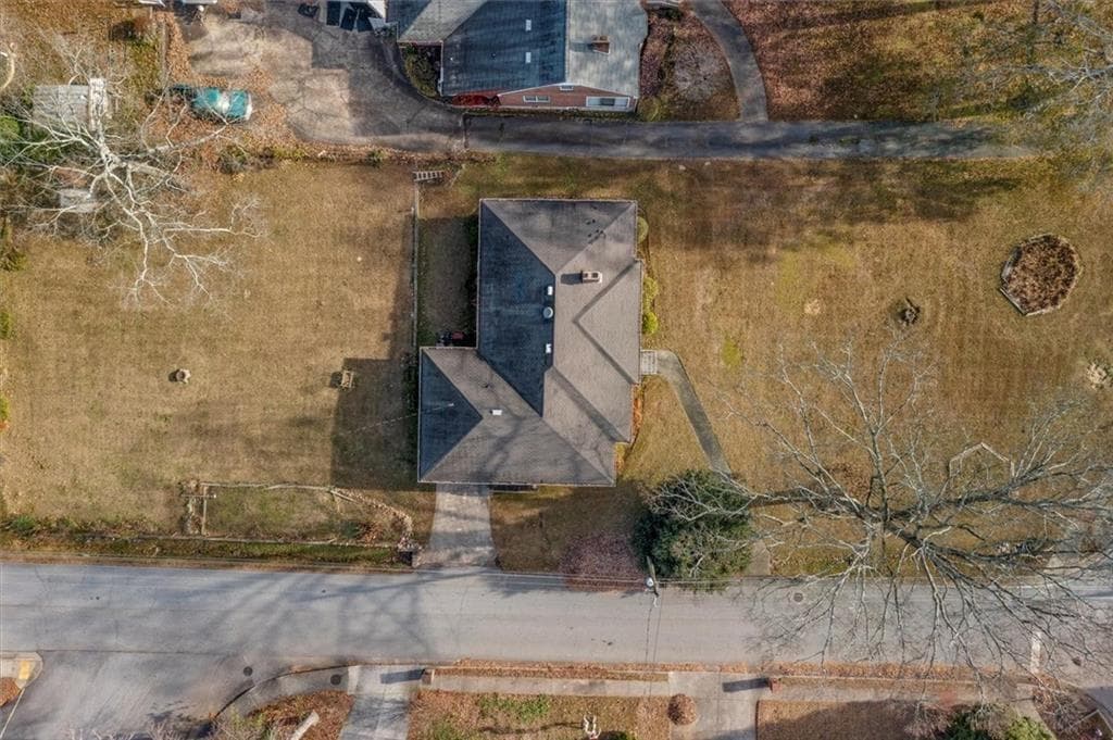 3 bedroom, 2 bathroom, 1,664 sq ft single family residence under contract at 441 Lawrenceville Street, Norcross, GA 30071 — photo 3