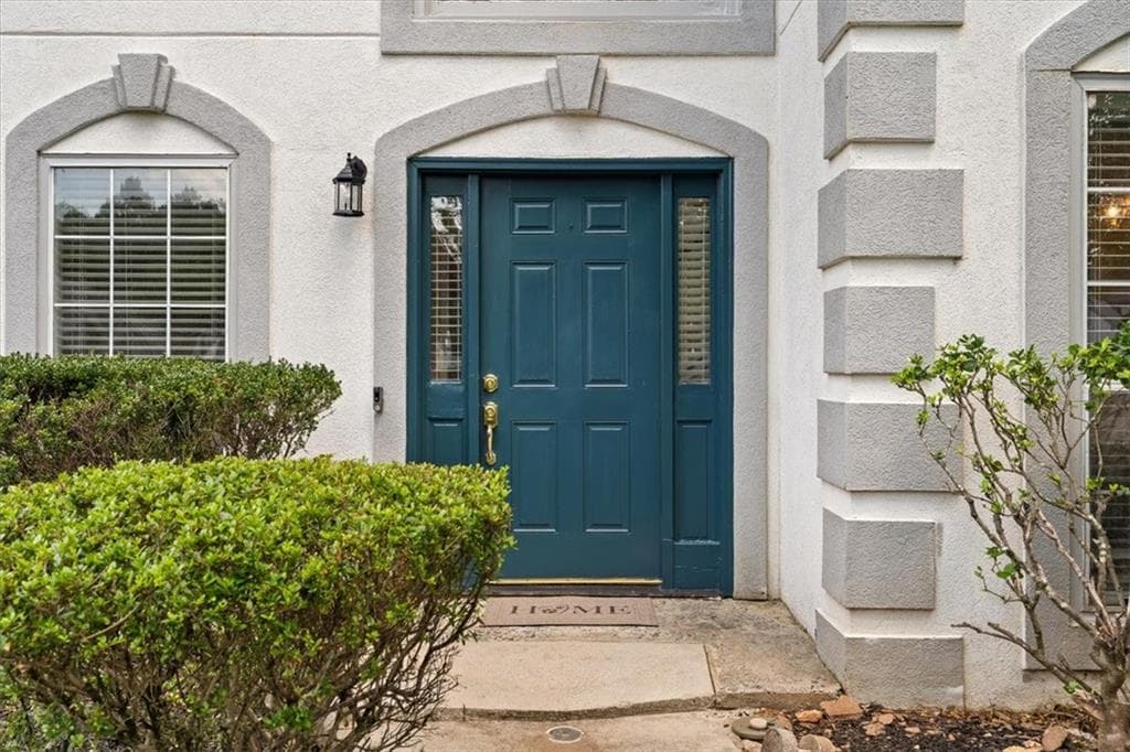 4 bedroom, 3 bathroom, 2,368 sq ft single family residence under contract at 5560 Taylor Road, Alpharetta, GA 30022 — photo 3