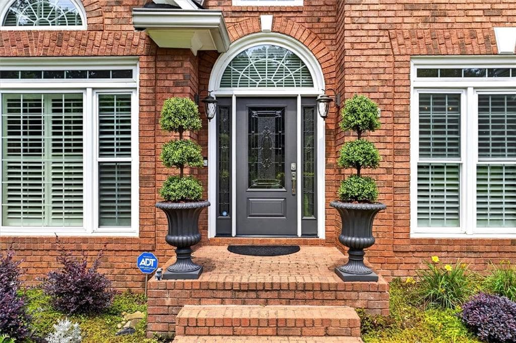 4 bedroom, 4 bathroom, 4,462 sq ft single family residence for sale at 4850 Grandview Trace, Roswell, GA 30075 — photo 2