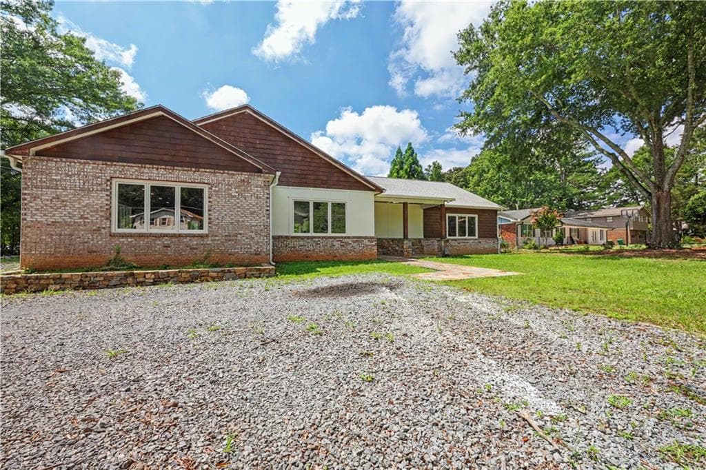 3 bedroom, 3 bathroom, 3,124 sq ft single family residence for rent at 2909 Jones Mill Road, Atlanta, GA 30360 for $3,000 a month — photo 3