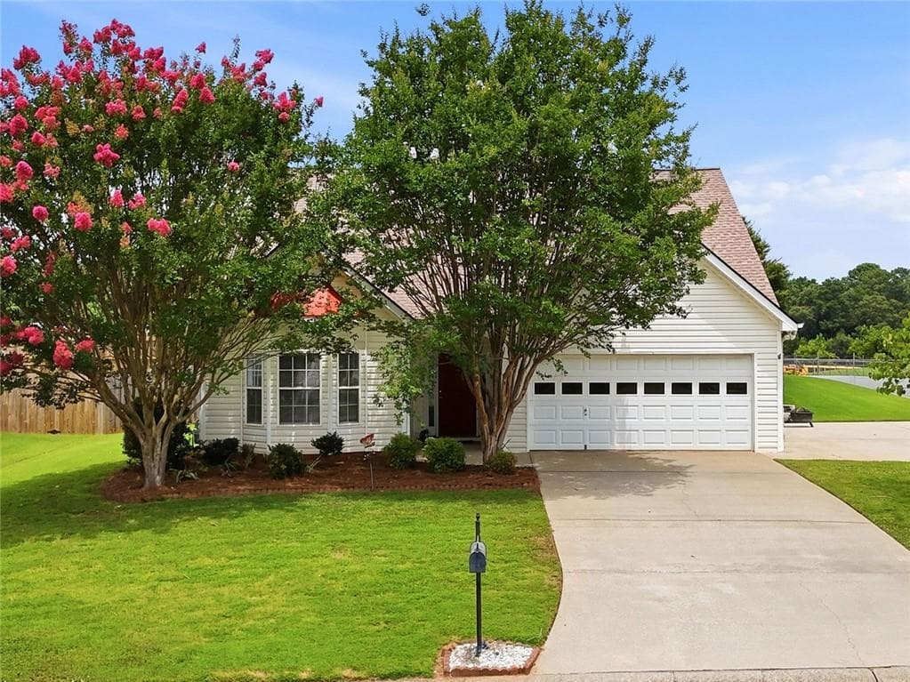 3 bedroom, 2 bathroom, 1,835 sq ft single family residence for sale at 216 Lee Court, Canton, GA 30115 — photo 1 of 66