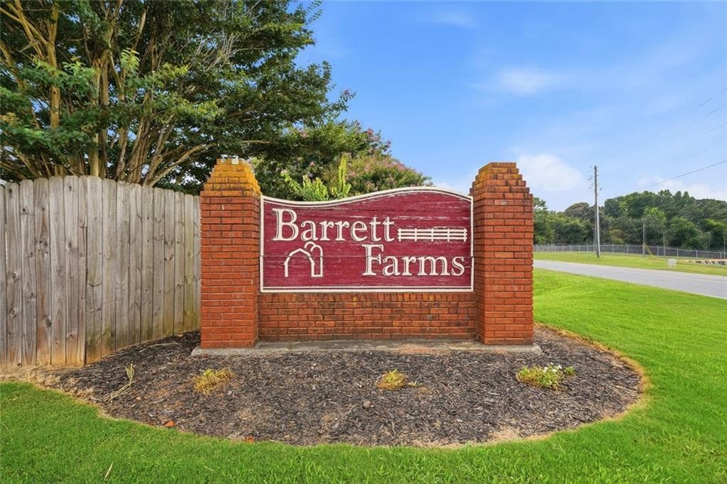 3 bedroom, 2 bathroom, 1,835 sq ft single family residence for sale at 216 Lee Court, Canton, GA 30115 — photo 2