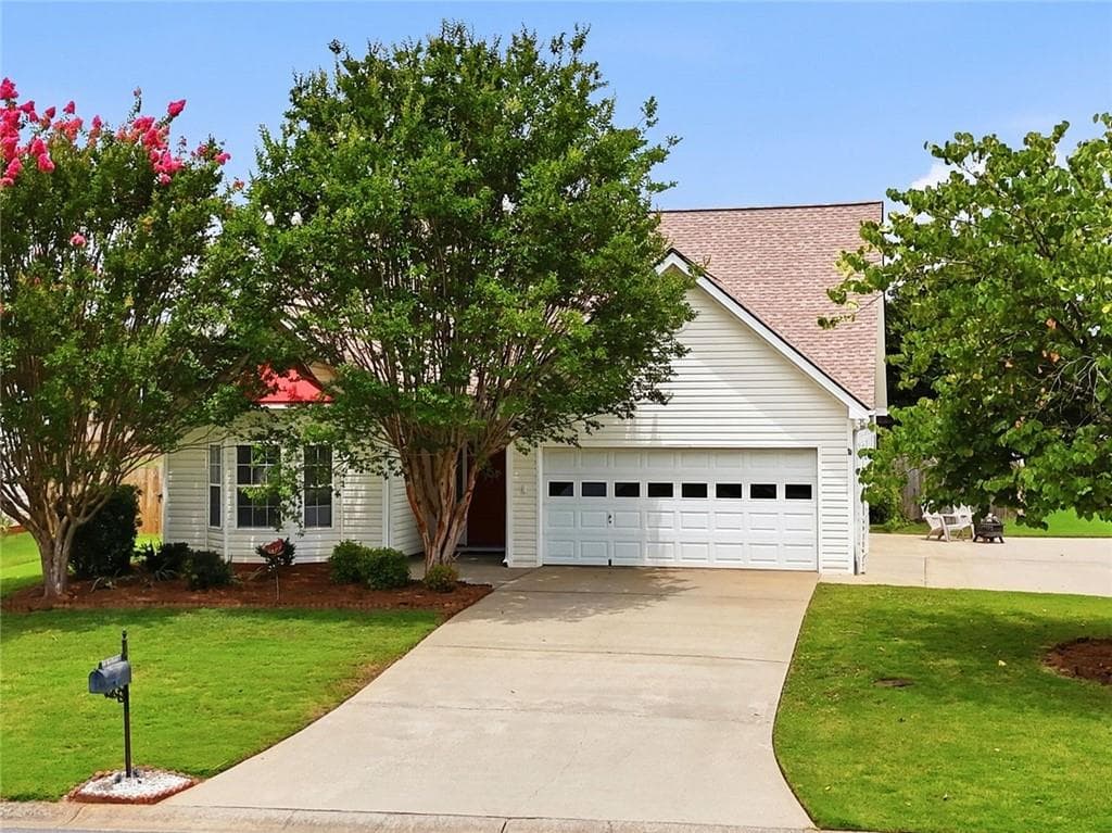 3 bedroom, 2 bathroom, 1,835 sq ft single family residence for sale at 216 Lee Court, Canton, GA 30115 — photo 5